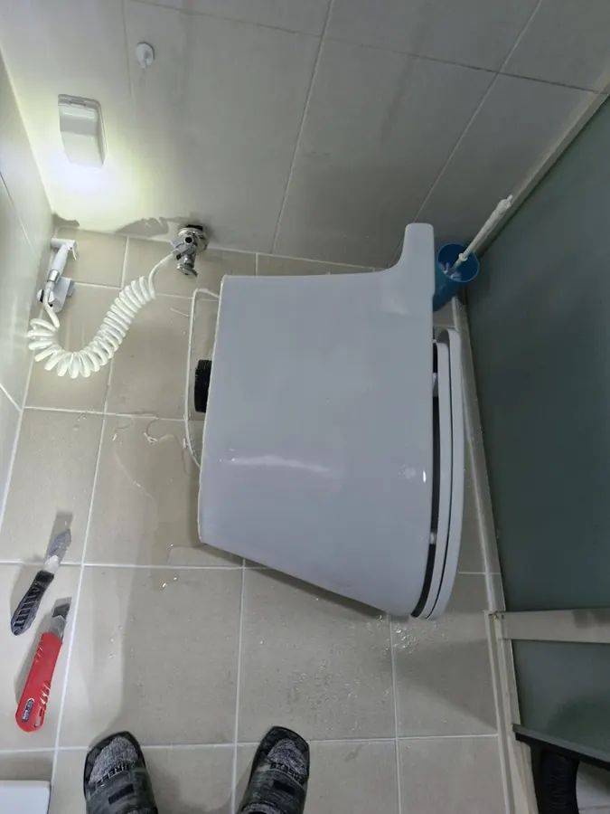 탈거한 변기에서 확인한 막힘 원인